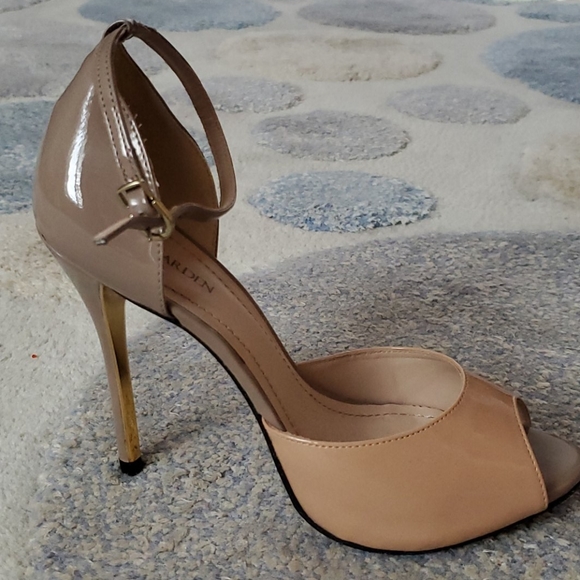 Shoes - Picture 1 of 3